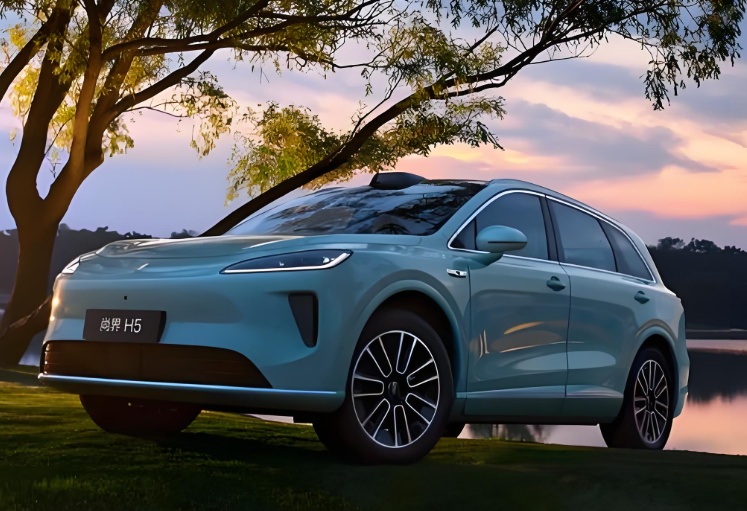 鸿蒙智行最后一界尚界H5最新内饰曝光！鸿蒙智行尚界H5 8月25日开启预订！