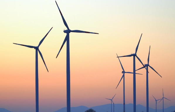 历史性一幕特朗普对风车宣战了 特朗普宣称风力发电和太阳能发电是骗局