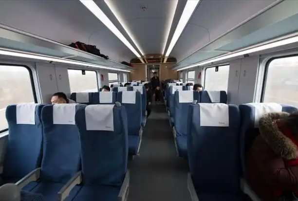 高铁无座票与二等座同价引热议 合理还是割韭菜?