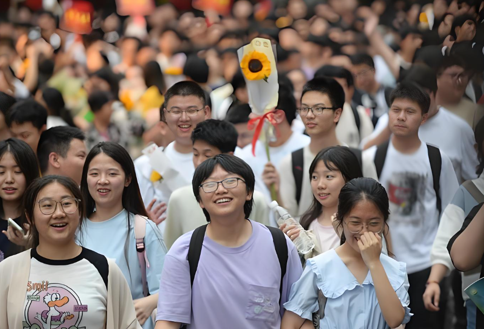  2025全国高考录取难度公布！2025全国高考多省过半考生无缘本科