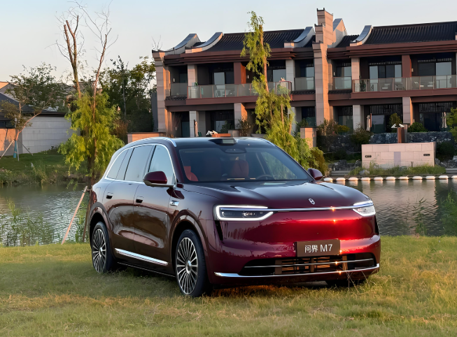 全新问界M7内饰曝光!全新问界M7鸿蒙智能座舱亮相,多屏互联! 全新问界M7内饰曝光!全新问界M7鸿蒙智能座舱亮相,多屏互联!