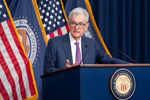 鲍威尔暗示9月将降息 华尔街股市大涨