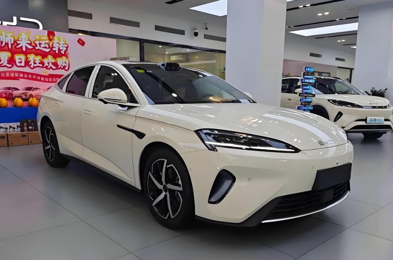 2026款比亚迪海豹07 DM-i官图发布！2026款比亚迪海豹07DM-i配怀挡+冰箱，续航230km+云辇C！