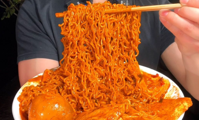 吃火鸡面烧穿胃是怎么回事?经常吃火鸡面会胃穿孔吗?