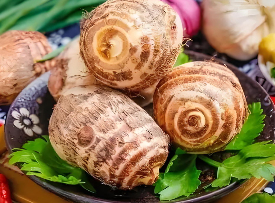 芋头含钾是香蕉n倍,中老年人入秋后要多吃芋头,腿脚有劲精神好 ! 芋头含钾是香蕉n倍,中老年人入秋后要多吃芋头,腿脚有劲精神好 !
