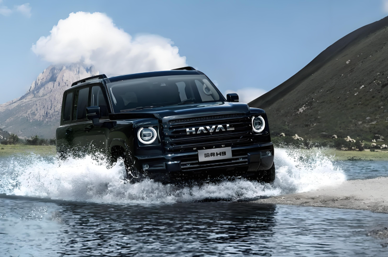 二代哈弗H9勇士版售价23.99万起！二代哈弗H9勇士版全黑涂装，标配前/后桥电控机械差速锁！