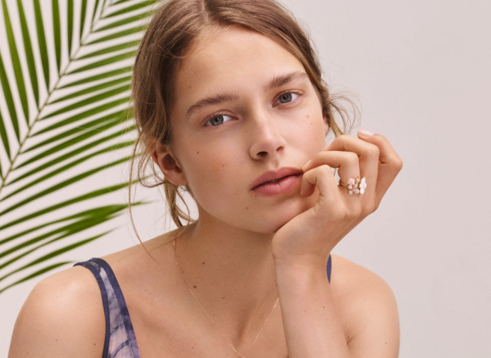 周迅穿搭基础珠宝就不基础 极简主义下的高珠美学 周迅穿搭基础珠宝就不基础 极简主义下的高珠美学