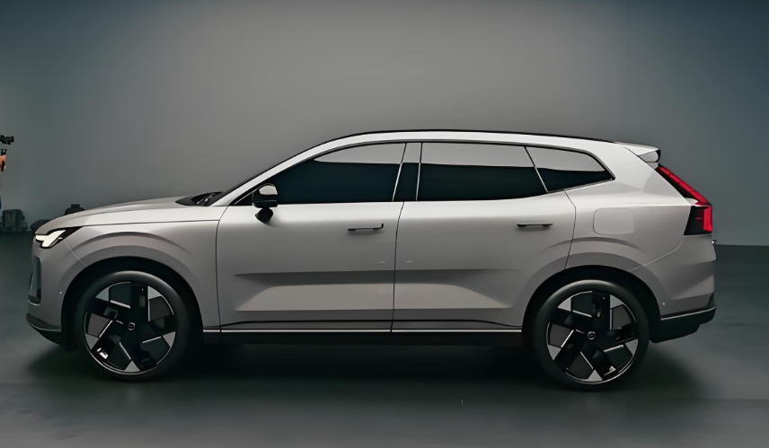 沃尔沃全新XC70首发并开启预售!沃尔沃全新XC70 200km纯电续航+1200km综合续航! 沃尔沃全新XC70首发并开启预售!沃尔沃全新XC70 200km纯电续航+1200km综合续航!