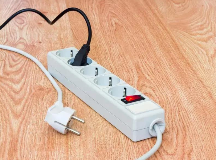 这种插线板被明令禁止!家里有的赶紧扔掉 这种插线板被明令禁止!家里有的赶紧扔掉