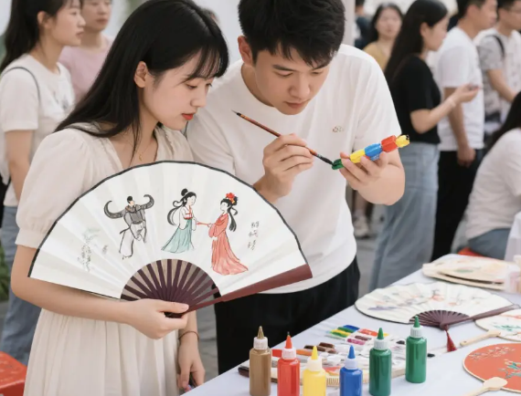 七夕带动“浪漫经济” 餐厅一桌难求 七夕当日各地餐厅的预订需求持续攀升