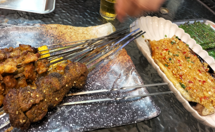 锦州机器人烧烤惊艳葛珊珊 葛珊珊红孩直呼“香迷糊了”