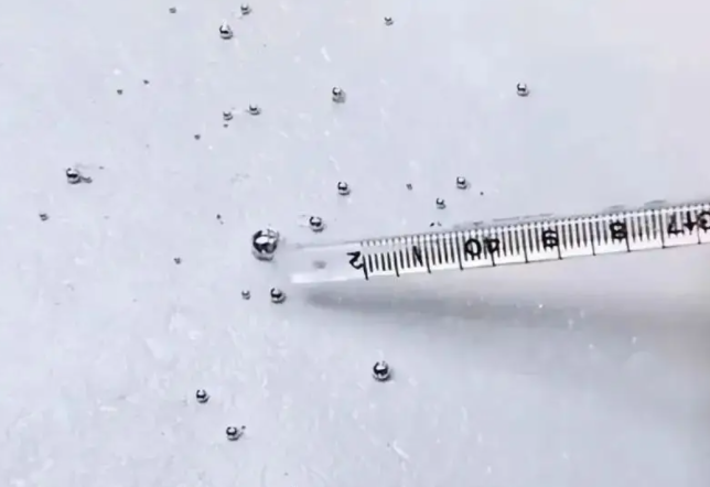 女儿测开水温度体温计爆炸 妈妈不慎喝下含有水银的开水 女儿测开水温度体温计爆炸 妈妈不慎喝下含有水银的开水