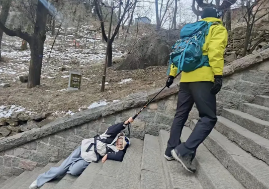 “陪爬”兴起服务边界不能模糊 登山陪爬服务应该如何规范管理