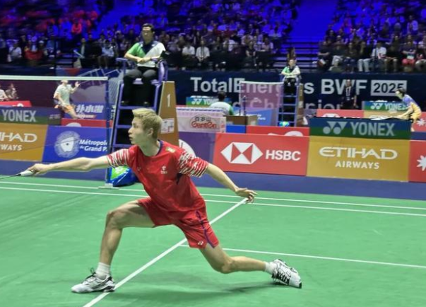 石宇奇羽毛球世锦赛男单夺冠 国羽男单时隔10年再夺世锦赛冠军 石宇奇羽毛球世锦赛男单夺冠 国羽男单时隔10年再夺世锦赛冠军