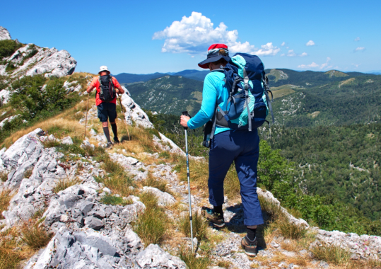 “陪爬”兴起服务边界不能模糊 登山陪爬服务应该如何规范管理