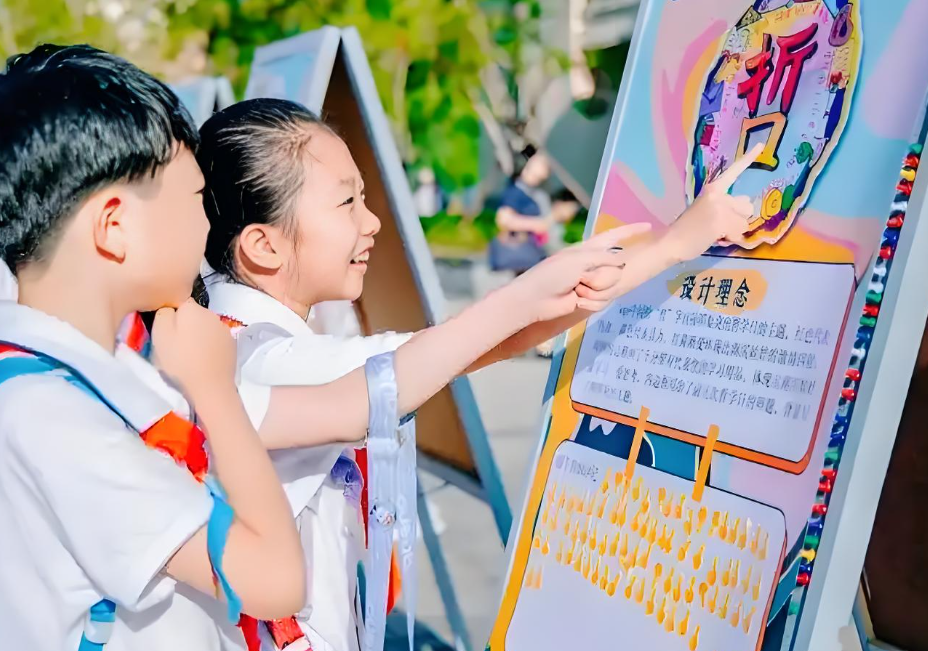 一年级新生开学先被名字惊艳到！一年级新生报到名字惊艳众人:扶苏 知潼