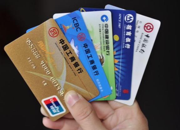 年轻人正在“断舍离”信用卡 多家银行信用卡流通卡持续减少 年轻人正在“断舍离”信用卡 多家银行信用卡流通卡持续减少