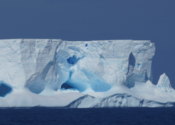 全球最大冰山面积减少超三分之一 A23a的面积三月内减少了36%