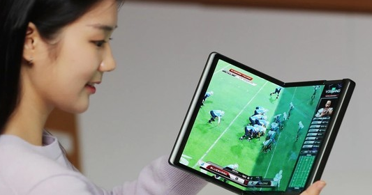 三星三折叠手机首批将生产5万台 三星三折叠手机将于11月上市