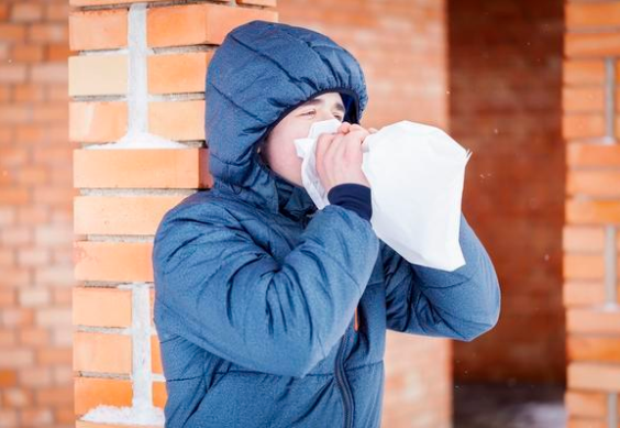 外卖小哥突然呼吸性碱中毒 交警用塑料袋罩头救回一命 外卖小哥突然呼吸性碱中毒 交警用塑料袋罩头救回一命