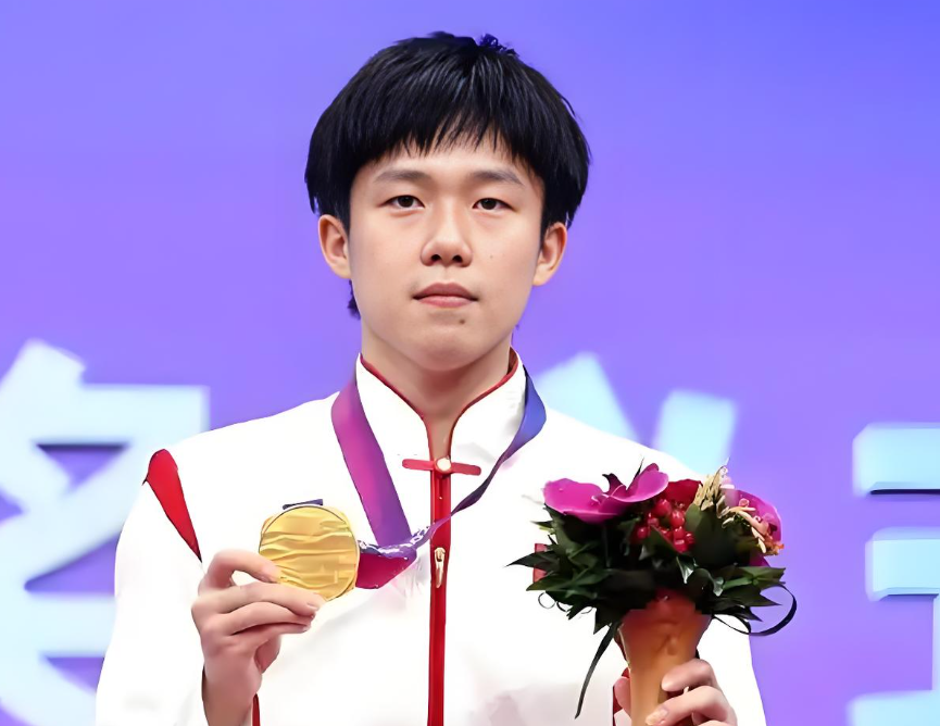 王楚钦完成北大研究生入学报到！王楚钦解锁新身份成为北京大学研究生！