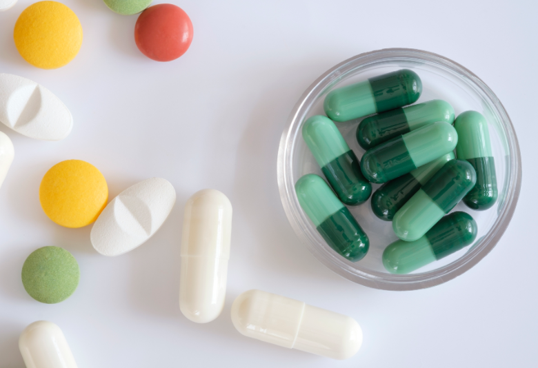 女子将降压药掰半服用后晕倒 医生警告这3类药掰开会中毒 女子将降压药掰半服用后晕倒 医生警告这3类药掰开会中毒