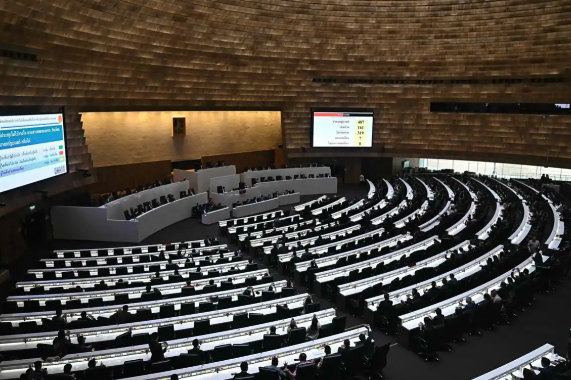 泰国国会下议院将于5日选举新一任总理 泰国宪法法院裁定解除佩通坦总理职务 泰国国会下议院将于5日选举新一任总理 泰国宪法法院裁定解除佩通坦总理职务