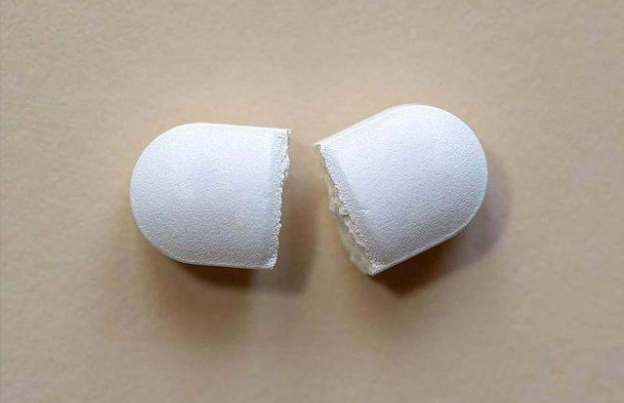 女子将降压药掰半服用后晕倒 医生警告这3类药掰开会中毒 女子将降压药掰半服用后晕倒 医生警告这3类药掰开会中毒