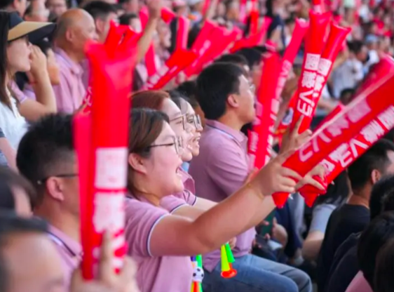 江苏足协辟谣“苏超”要改名 “苏超”单场最高破6万人上座影响力持续攀升