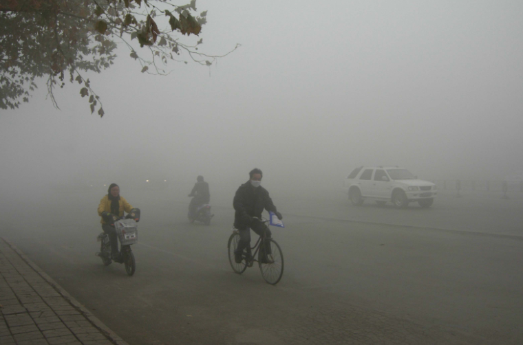 秋天开车警惕“流动隐患” 秋季雾天安全行车必看