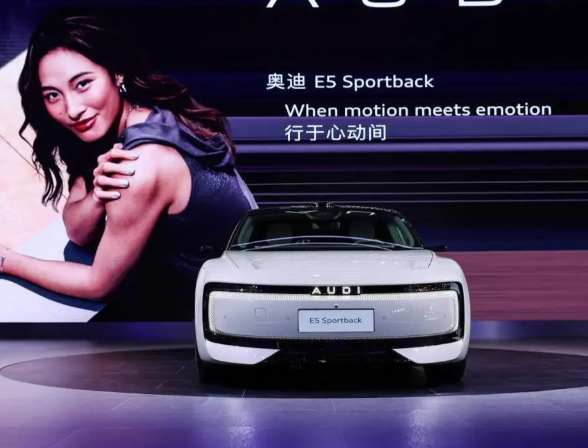 告别四环标的奥迪尝试“以价换量” 奥迪新款电动车型为何取消传统四环车标 告别四环标的奥迪尝试“以价换量” 奥迪新款电动车型为何取消传统四环车标