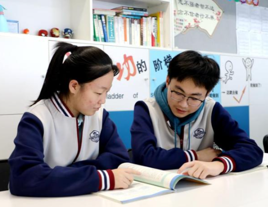 全国多地推行义务教育“阳光分班” 义务教育“阳光分班”政策有什么特点