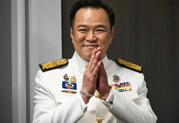 阿努廷当选泰国新总理 泰国新总理承诺在四个月内解散国会下议院