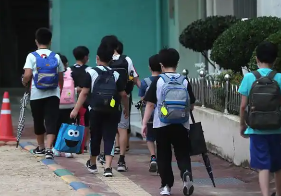 韩国将实行小学生家长10点上班制 韩国学生家长职工将享受不减薪工时缩短政策
