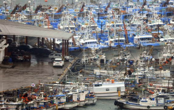 台风“塔巴”在广东台山市登陆 多地停航、停运、停课、关闭景区 台风“塔巴”在广东台山市登陆 多地停航、停运、停课、关闭景区