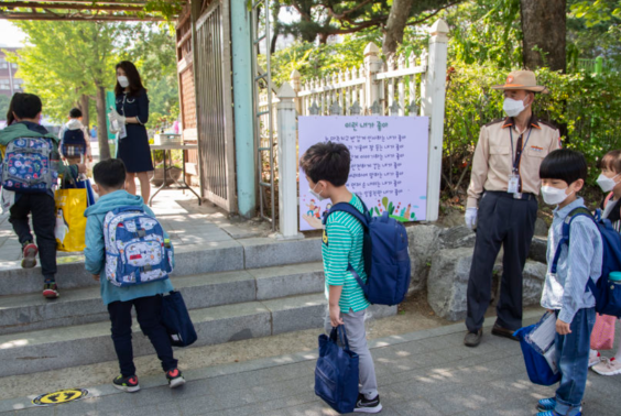 韩国将实行小学生家长10点上班制 韩国学生家长职工将享受不减薪工时缩短政策