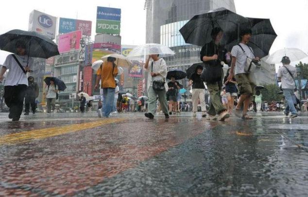台风塔巴今晨将在广东登陆 深圳全市中小学今日停课