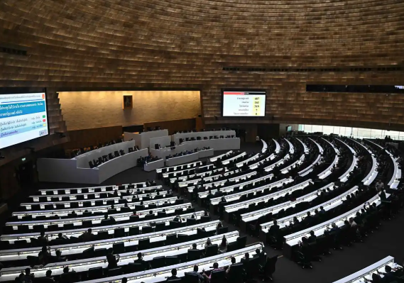 阿努廷当选泰国新总理 泰国新总理承诺在四个月内解散国会下议院