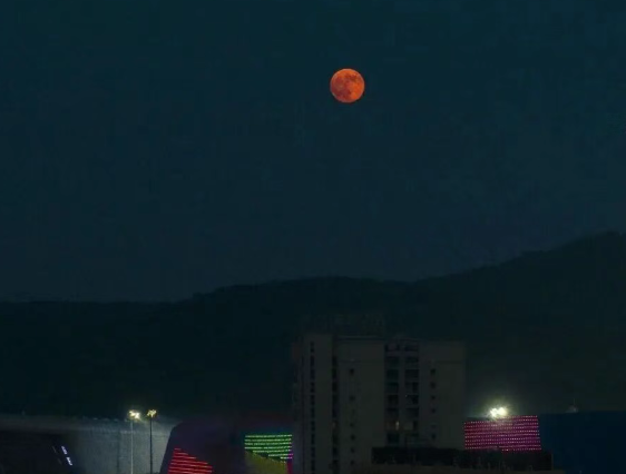 时隔近3年“红月亮”再度现身！“红月亮”高清大图来了！