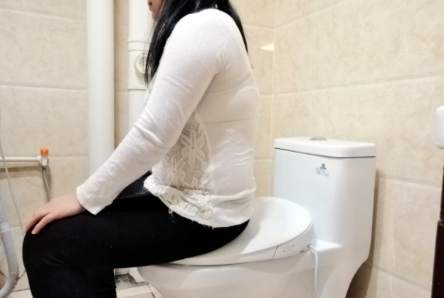 长时间如厕像怀孕 如厕玩手机痔疮风险激增近50%