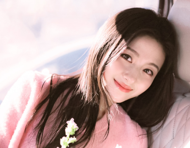 李兰迪穿蓝色清凉吊带裙靓丽吸睛!身姿曼妙小蛮腰不盈一握 李兰迪穿蓝色清凉吊带裙靓丽吸睛!身姿曼妙小蛮腰不盈一握