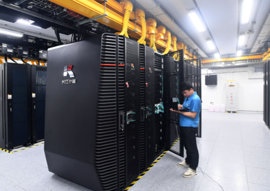 三大运营商剑指AI应用变现 三大运营商现有智算规模合计已经超过100EFLOPS
