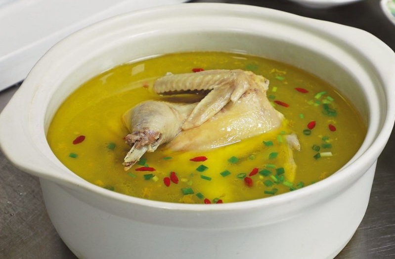 生完孩子喝公鸡汤还是母鸡汤 生完孩子多久能吃老母鸡汤