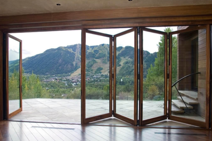 高温持续阳台玻璃被热炸?家里的玻璃要不要贴防爆膜 高温持续阳台玻璃被热炸?家里的玻璃要不要贴防爆膜