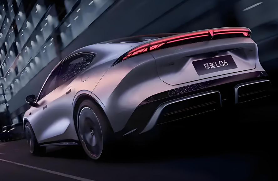 深蓝L06首发亮相全车黑科技满满！深蓝L06全系标配激光雷达 车长4.83米！