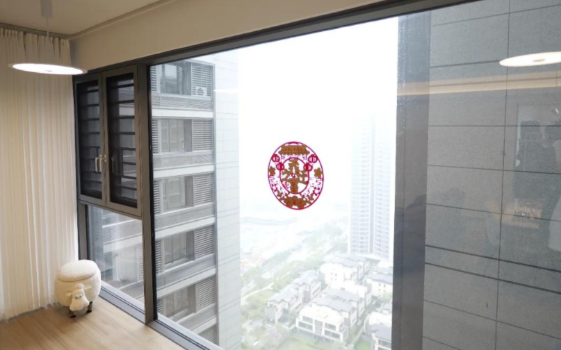 高温持续阳台玻璃被热炸?家里的玻璃要不要贴防爆膜 高温持续阳台玻璃被热炸?家里的玻璃要不要贴防爆膜