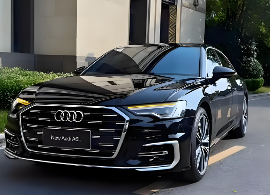 2026款奥迪A6L官宣亮相！2026款奥迪A6L前脸大变2.0T+三块大屏幕！