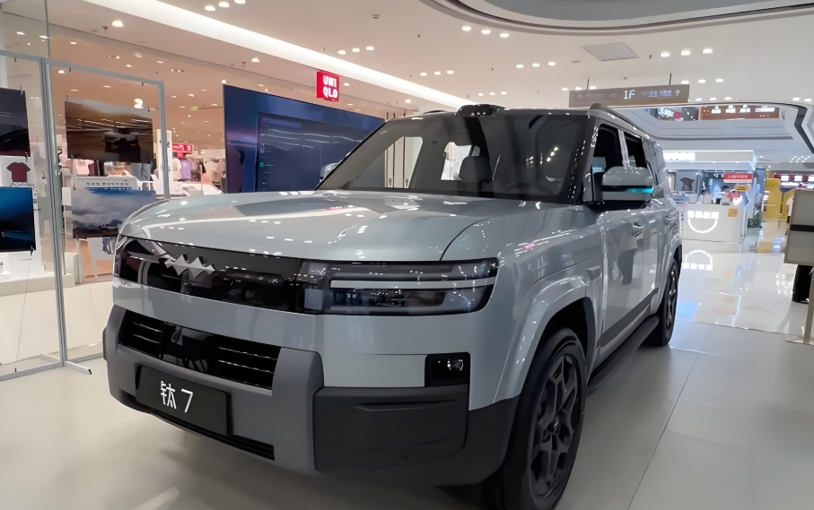 比亚迪方程豹钛7上市17.98万起！方程豹钛7大五座SUV/1.5T插混 ，纯电续航200km！