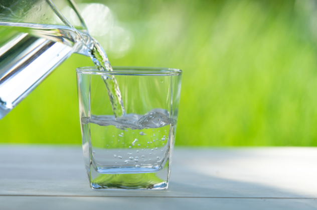 2个星期只喝水瘦了30斤真的吗 绝食一个月只喝水亲身经历 2个星期只喝水瘦了30斤真的吗 绝食一个月只喝水亲身经历