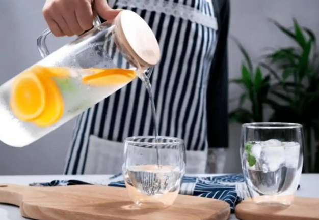 2个星期只喝水瘦了30斤真的吗 绝食一个月只喝水亲身经历 2个星期只喝水瘦了30斤真的吗 绝食一个月只喝水亲身经历